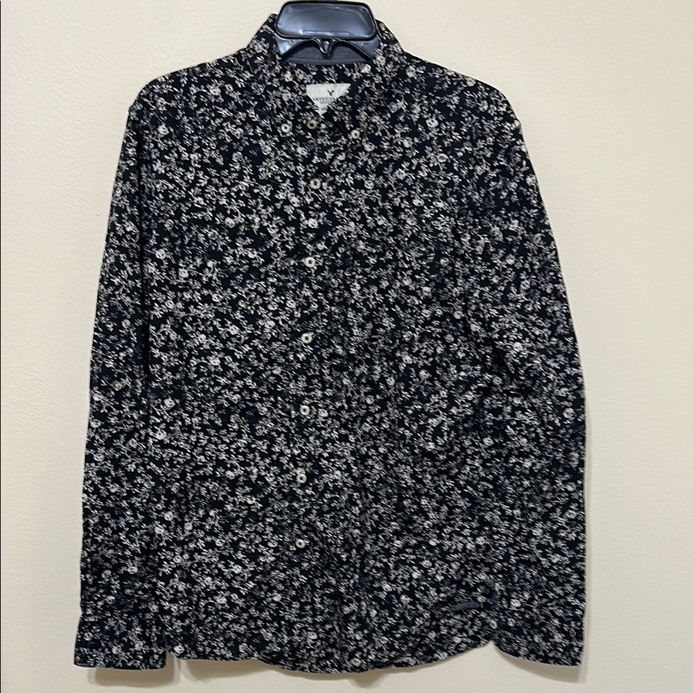 American Eagle Outfitters‎ Black and White Floral Shirt